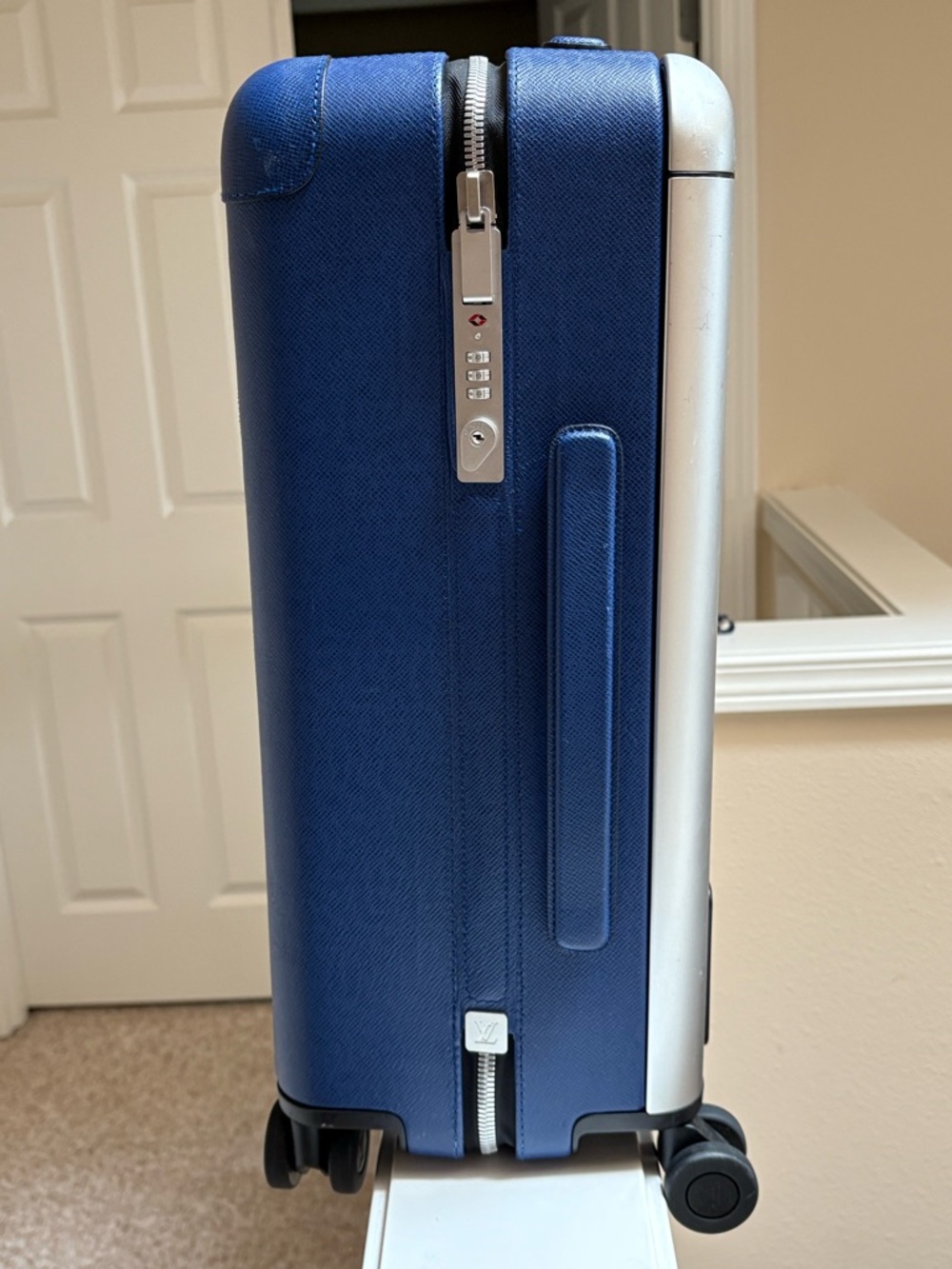 Louis Vuitton Blue Monogram Rolling Carry-On - Picture 6 of 9